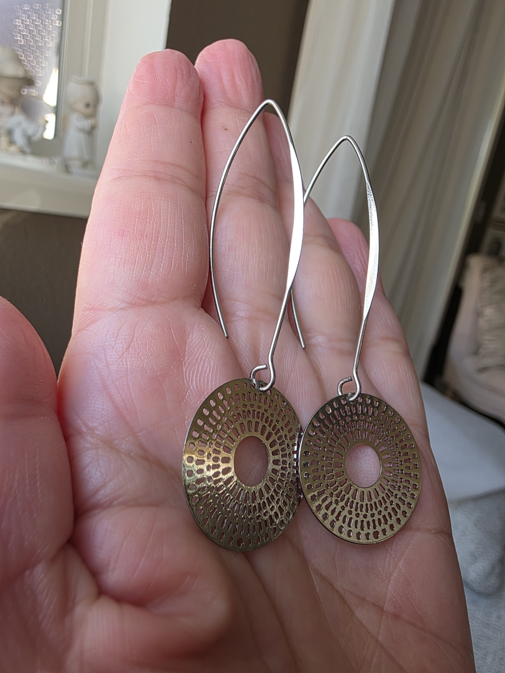 Takobia geometric dangle earrings - Picture 2 of 11